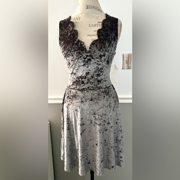 Design Lab Lord and Taylor crushed velvet dress - Picture 1 of 8
